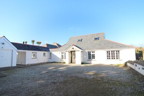 Exterior - ON THE BEACH holiday home (Harlyn)