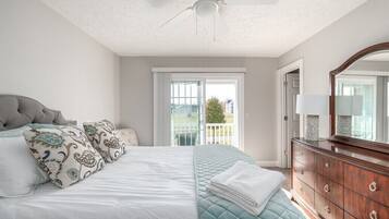 2 bedrooms, travel crib, free WiFi, bed sheets