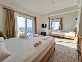 Üç Kişilik Oda, Balkon, Deniz Manzaralı | Ücretsiz kablosuz İnternet 