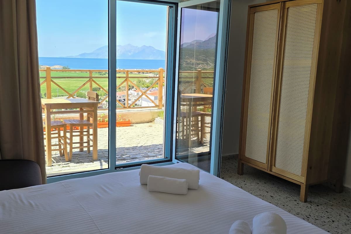 Double Room, Sea View, Garden Area | Free WiFi