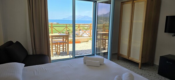 Double Room, Sea View, Garden Area