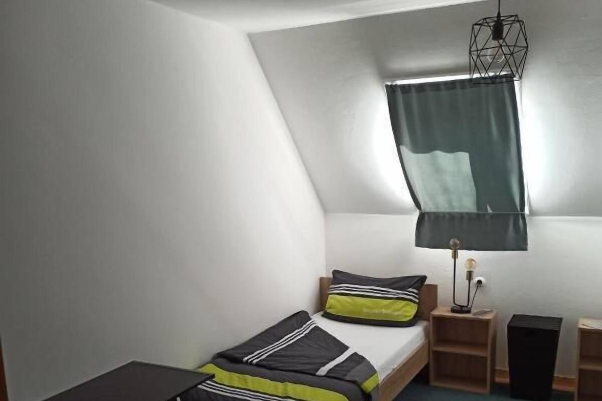 Single Room | Desk, free WiFi