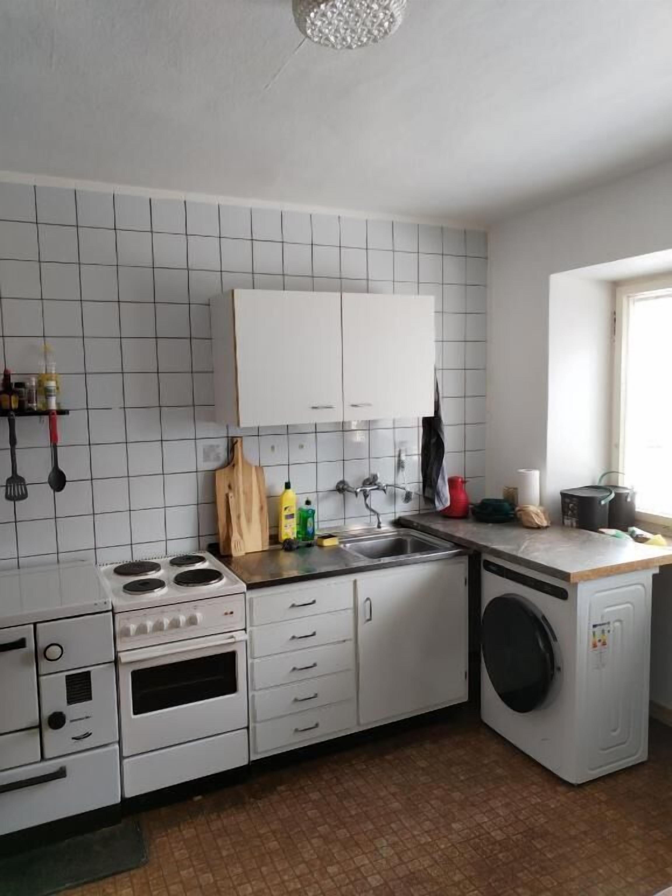 ثلاجة، موقد طهي مسطح، مستلزمات طهي/أطباق/أوعية