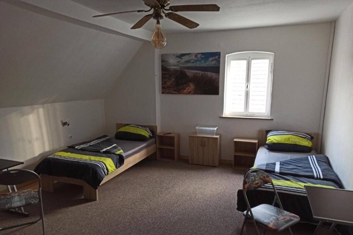 Twin Room | Desk, free WiFi