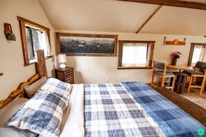 Bed sheets - Harvest Moon Cabin near Monticello (Monticello)