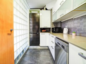 冷蔵庫、電子レンジ、オーブン、食器洗い機