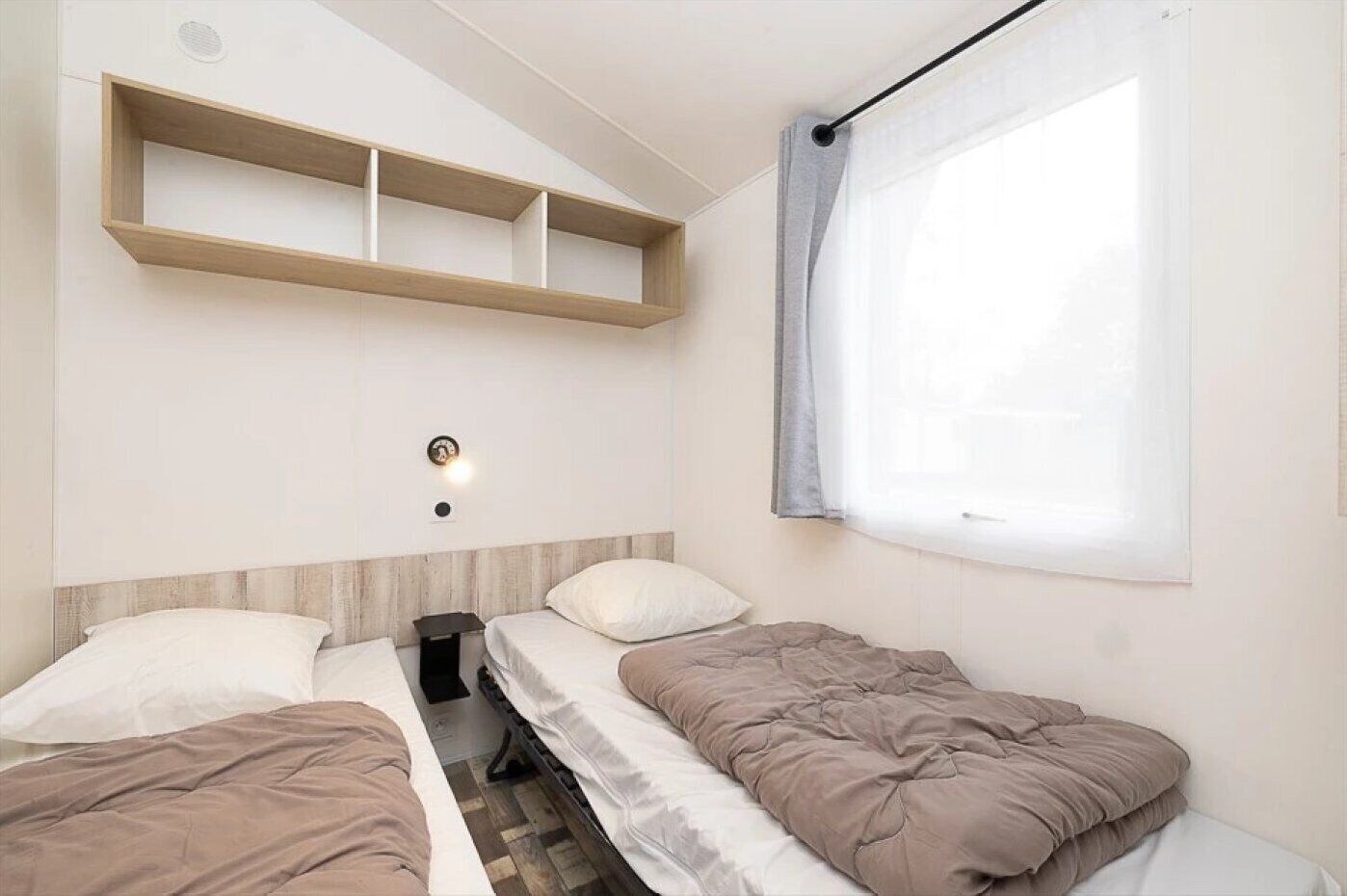 2 室のベッドルーム、WiFi