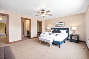 4 bedrooms, desk, iron/ironing board, travel cot