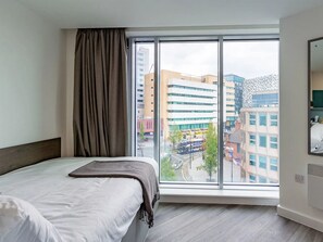 Enkeltrom, ikke-røyk | Blendingsgardiner, strykejern/-brett og wi-fi (inkludert)