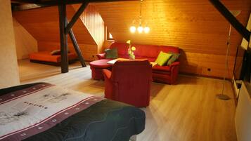 2 bedrooms, travel crib, WiFi, bed sheets