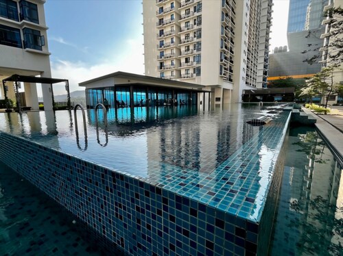 Minimalist studio with swimming pool fitness room, WiFi in superb Setia Alam