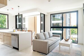 Smart TV - Boutique Ocean View Retreat with Rooftop & Pool (Jaco)