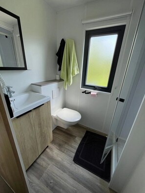 Unclassified image, 4 of 17, button