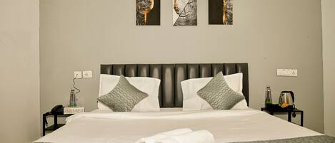 Classic-dobbeltværelse - 1 kingsize-seng - bjergudsigt | Pengeskab på værelset, gratis Wi-Fi, sengetøj