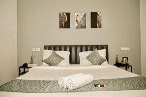 Classic-Doppelzimmer, 1 King-Bett, Bergblick | Zimmersafe, kostenloses WLAN, Bettwäsche