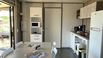 Fridge, microwave, stovetop, toaster