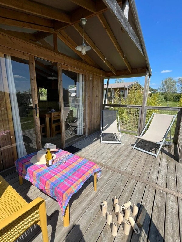 Unclassified image, 1 of 18, button