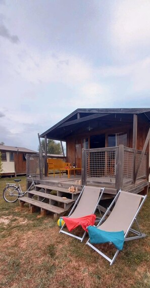 Unclassified image, 5 of 18, button