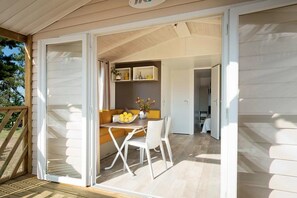 Unclassified image, 3 of 23, button