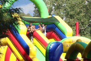 Luokittelematon kuva, 5 kautta 23, painike