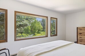 2 slaapkamers, een strijkplank/strijkijzer, wifi, beddengoed