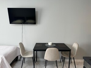 Room, 1 Bedroom, Smoking | Room amenity