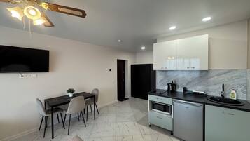 Room, 1 Bedroom, Smoking | Interior