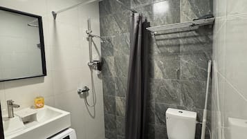 Room, 1 Bedroom, Smoking | Bathroom