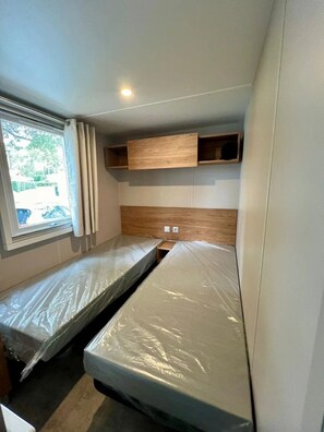 3 bedrooms, WiFi - Camping 4 étoiles - Piscine - ccafgcf (Saint-Hilaire-de-Riez)