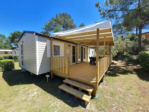 Unclassified image, 1 of 23, button