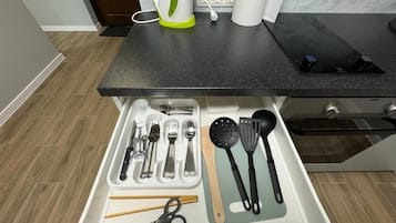 Room, 1 Bedroom, Smoking | Private kitchen
