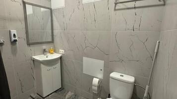 Room, 1 Bedroom, Smoking | Bathroom