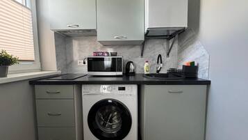Room, 1 Bedroom, Smoking | Private kitchen
