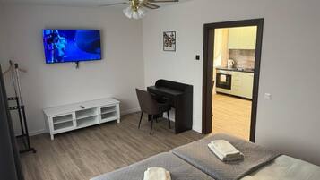 Room, 1 Bedroom, Smoking | Room amenity