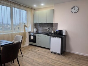 Room, 1 Bedroom, Smoking | Interior