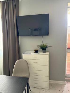 Room, 1 Bedroom, Smoking, Balcony | Room amenity