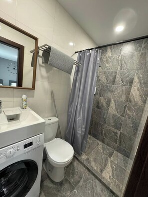 Zimmer, 1 Schlafzimmer, Raucher, Balkon | Badezimmer