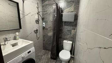 Room, 1 Bedroom, Smoking, Balcony | Bathroom amenities