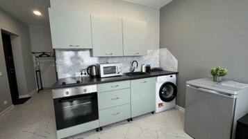 Room, 1 Bedroom, Smoking | Laundry