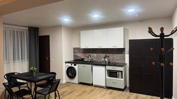 Room, 1 Bedroom, Smoking | Interior
