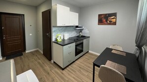 Kamer, 1 slaapkamer, roken, balkon | Dineerruimte