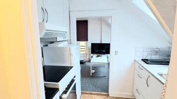 Køleskab, mikrobølgeovn, ovn, kogeplade
