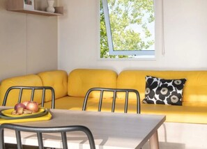 Dining - ZEcamping 4* familial espace aquatique mobil-home TV 7 pers (Ambon)