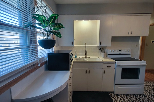 Køleskab, mikrobølgeovn, ovn, kogeplade