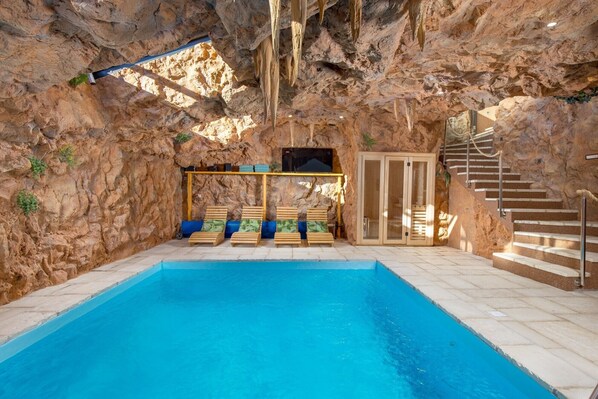 Una piscina techada