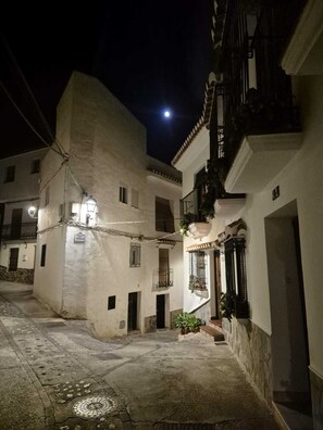 Exterior - Truly unique and authentic family-town house with cave pool and amazing views. (Guájar-Faragüit)