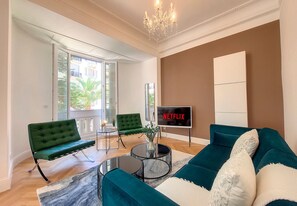 TV - N&J - STANDING BAQUIS - Central - Close sea (Niza)