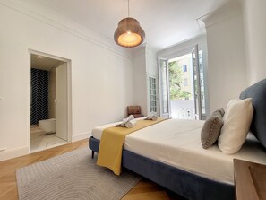 2 slaapkamers, een strijkplank/strijkijzer, wifi