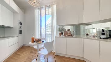 Réfrigérateur, micro-ondes, four, lave-vaisselle