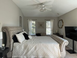 3 bedrooms, iron/ironing board, WiFi, bed sheets - Beautifu 3-bedroom house with WiFi and AC in delightful Charlotte (Charlotte)